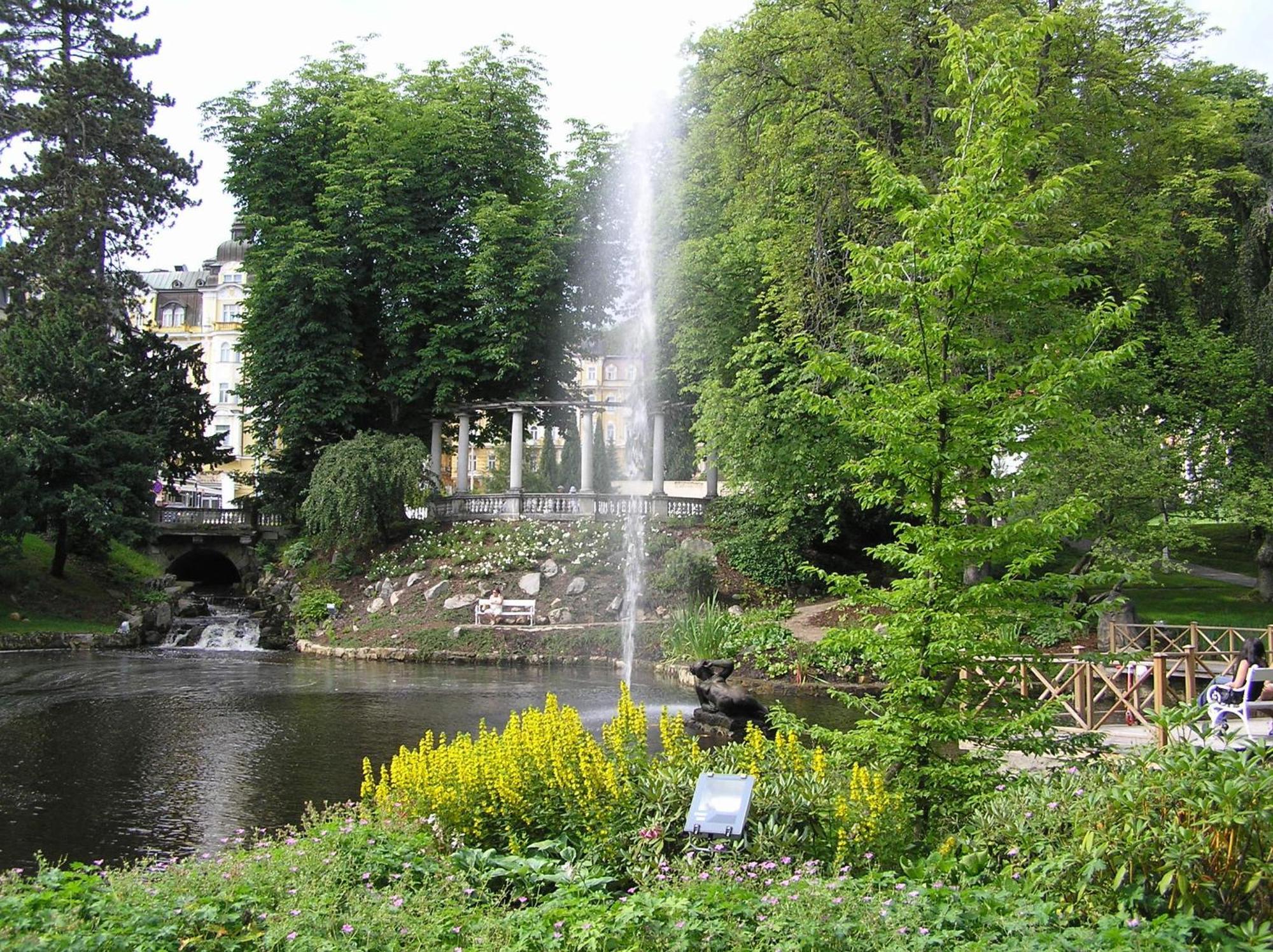 Nueva Fiesta Apartment Mariánské Lázně Exteriör bild